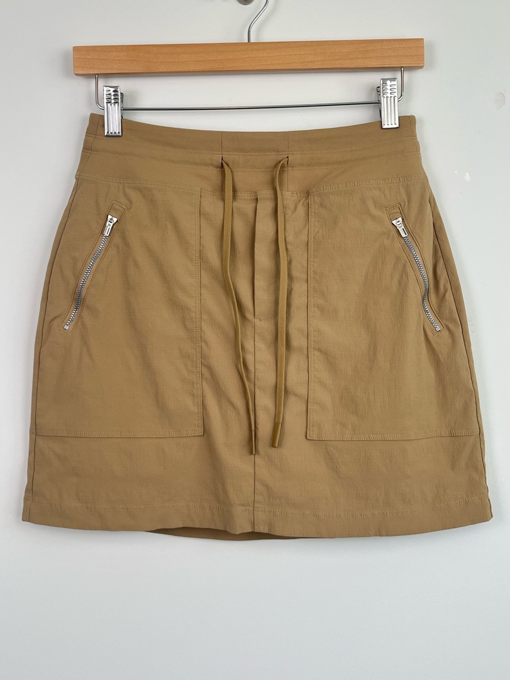 Athleta Trekkie North khaki drawstring waist skort, size 0.